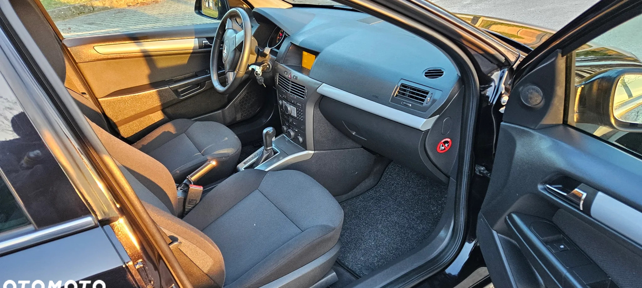 Opel Astra cena 14500 przebieg: 178960, rok produkcji 2007 z Szczebrzeszyn małe 137